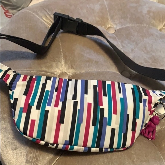 Kipling Urban Stripe Fanny Pack or chest bag, includes keychain - Picture 6 of 10